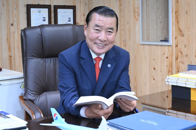 신한춘 한국자유총연맹 부산시지부 회장 "KDB산업은행을 부산으로" 챌린지 동참