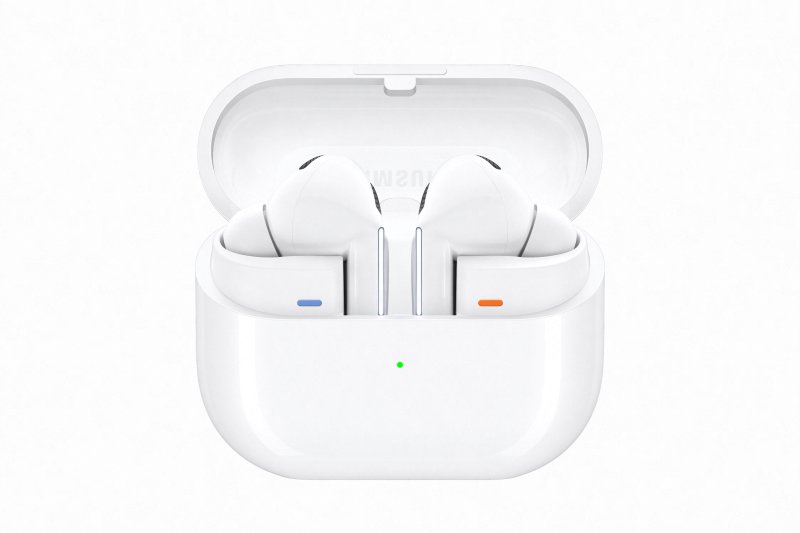 [파리=뉴시스] 삼성전자는 10일 오후 3시(현지시각) 카루젤 뒤 루브르에서 연 '삼성 갤럭시 언팩 2024'에서 갤럭시 버즈3 시리즈를 공개했다. 사진은 갤럭시 버즈3 프로 (사진=삼성전자 제공) *재판매 및 DB 금지