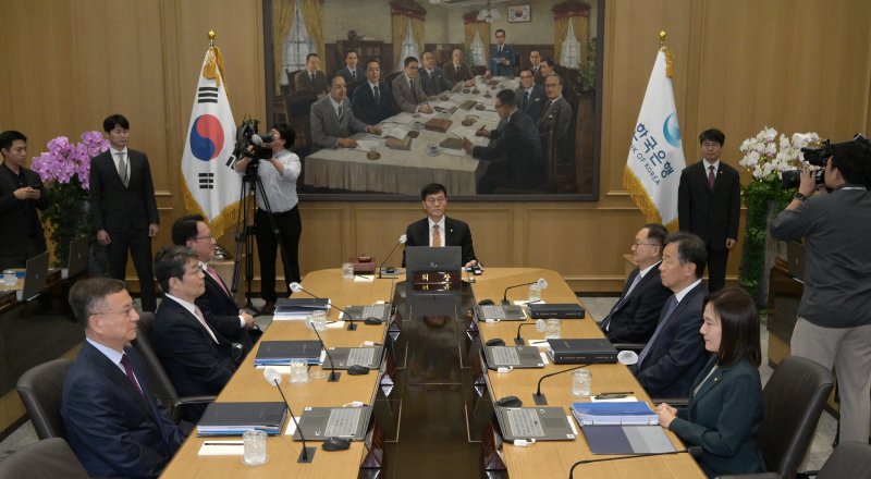 이창용 한국은행 총재가 23일 서울 중구 한국은행에서 열린 금융통화위원회를 주재하고 있다. 사진=뉴시스