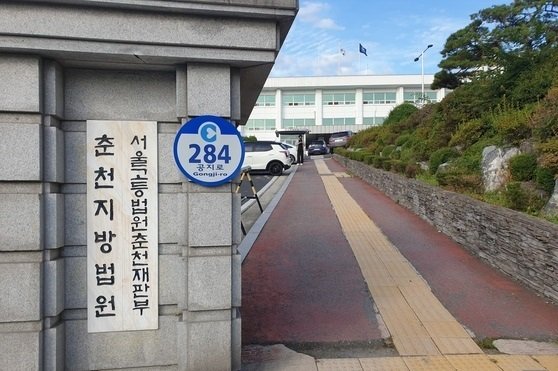 부인에 '1억' 거절 당하자..문 부수고 집 불 태우려 한 50대男