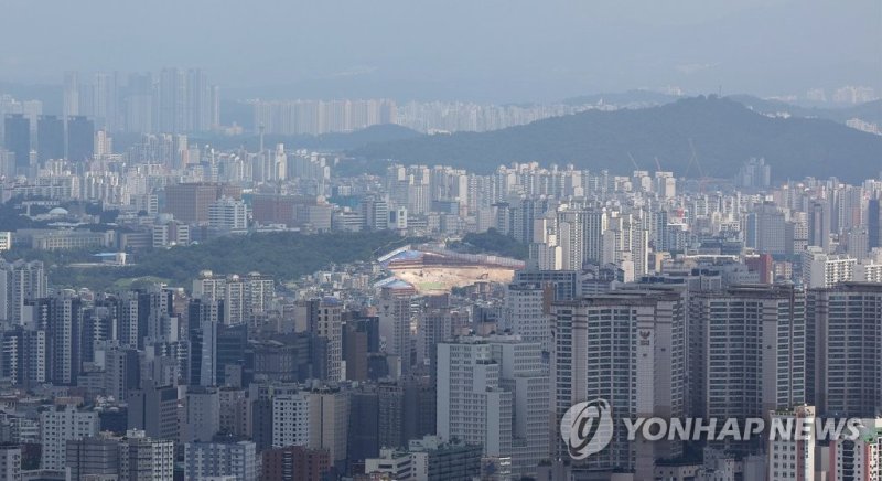 서울 남산에서 바라본 아파트 단지 전경. 연합뉴스