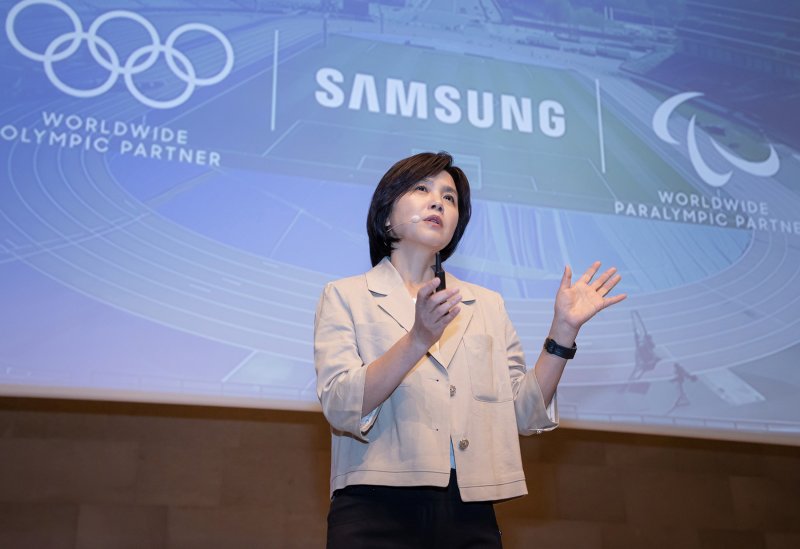 [파리=뉴시스] 박정미 삼성전자 MX사업부 마케팅팀 상무가 지난 11일 오전(현지시각) 프랑스 파리에서 진행한 올림픽 파트너십 브리핑을 진행하고 있다 (사진=삼성전자 제공)