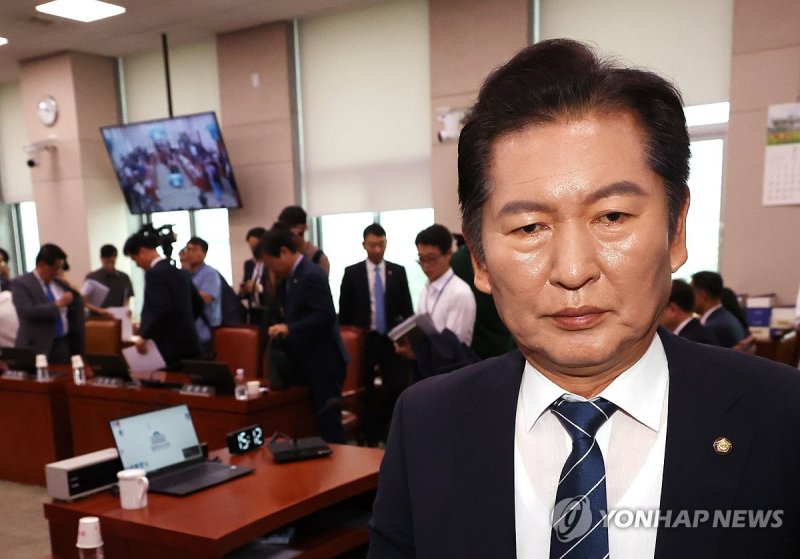 개원식 '최장지각' 갈아치운 국회, 특검법&middot;청문회로 정쟁만 거듭