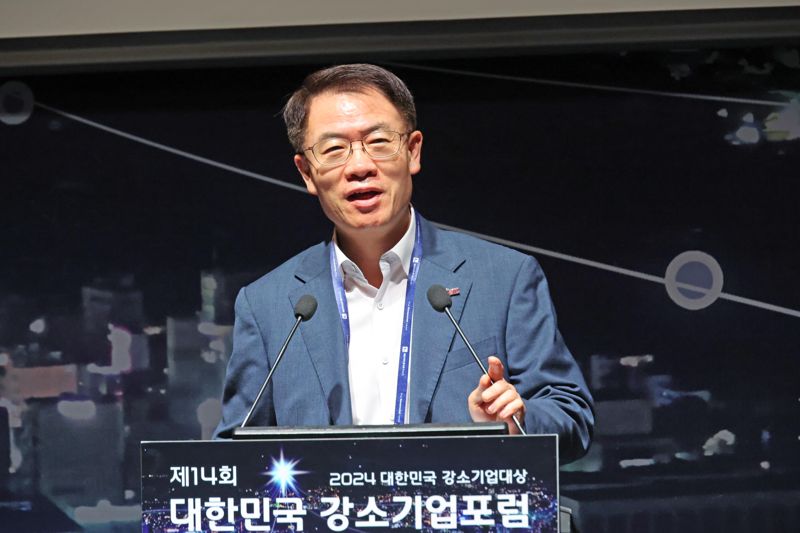 17일 파이낸셜뉴스가 서울 서초구 JW메리어트호텔서울에서 개최한 제14회 대한민국 강소기업포럼에서 추문갑 중소기업중앙회 경제정책본부 본부장이 강연을 하고 있다. 사진=박범준 기자