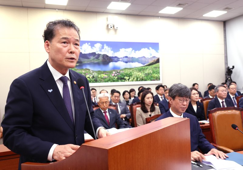 김영호 통일부 장관이 17일 국회에서 열린 외교통일위원회 전체회의에서 업무보고를 하고 있다. 사진=연합뉴스