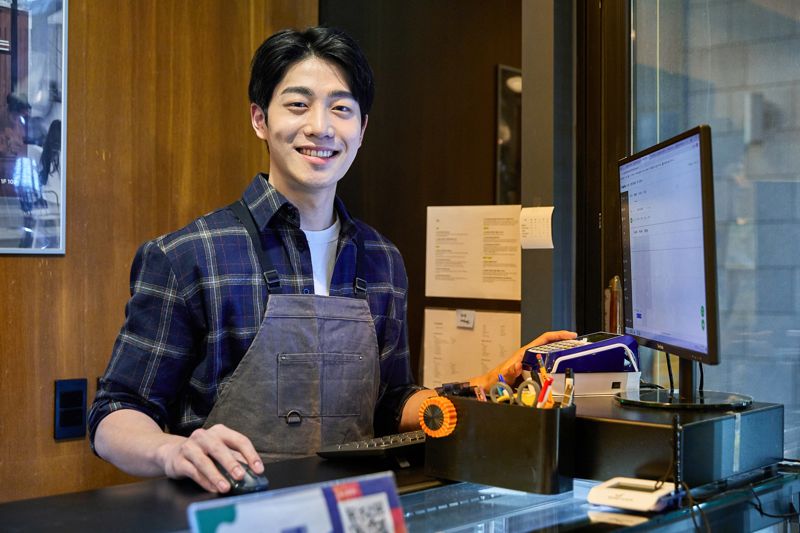 최저임금 1만원 시대... "제 직업은, 편의점 알바입니다"