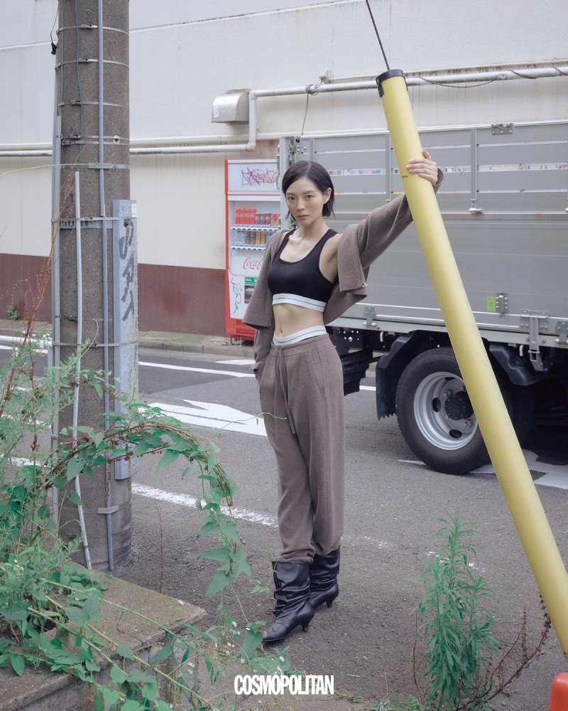[서울=뉴시스] 이솜. (사진=코스모폴리탄 코리아 제공) 2024.07.18. photo@newsis.com *재판매 및 DB 금지
