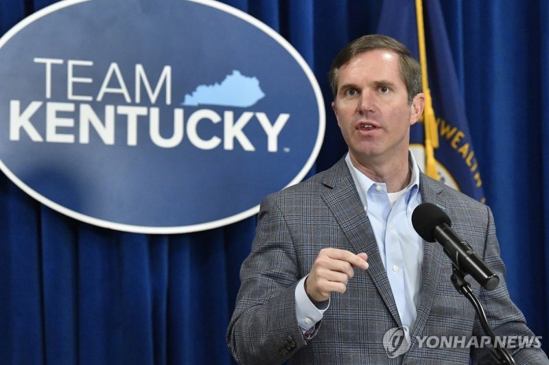 앤디 버시어 미국 켄터키 주지사 FILE - Kentucky Gov, Andy Beshear speaks in the Rotunda of the Kentucky State Capitol in Frankfort, Ky., Tuesday, March 26, 2024. With a stroke of his pen, Kentucky Gov. Andy Beshear took action Thursday to designate Juneteenth as a holiday for state executive branch workers and ex