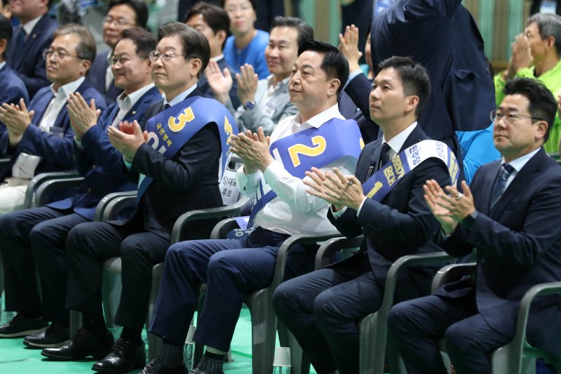 국힘 흔들리는 '어대한'… 민주 굳어지는 '어대명'