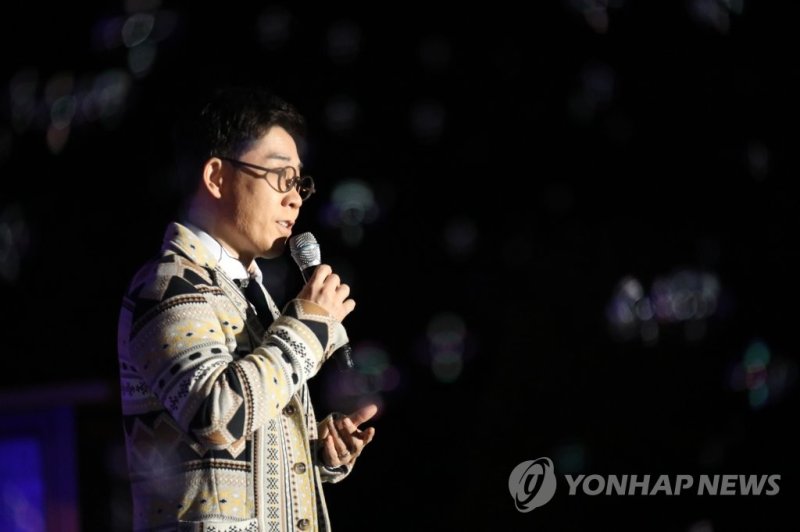 '가을밤의 음악축제'서 공연하는 김연우 '가을밤의 음악축제'서 공연하는 김연우 (서울=연합뉴스) 가수 김연우가 지난 29일 서울 강북구 국립4·19민주묘지에서 열린 '가을밤의 음악축제'에서 공연하고 있다. 2022.10.30 [강북구 제공. 재판매 및 DB 금지] photo@yna.co.kr (끝)