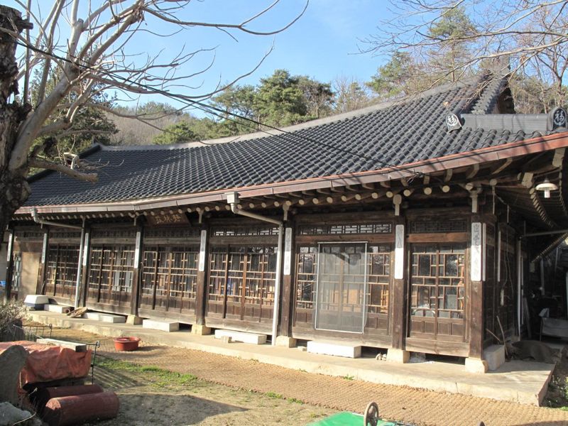 1954년 충남 부여군 임천면에 세워진 뒤 충남 계룡시 두마면에서 다시 대전 서구 정림동으로 이축된 정림장.