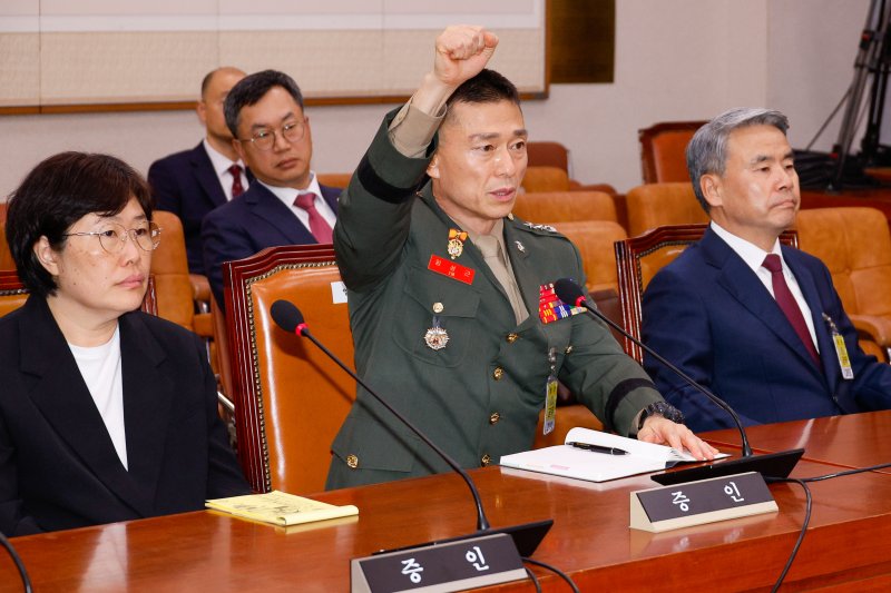 임성근 전 해병대 1사단장이 19일 오후 서울 여의도 국회 법제사법위원회에서 열린 '윤석열 대통령 탄핵소추안 즉각 발의 요청에 관한 청원 관련 1차 청문회'에서 정청래 위원장을 향해 발언 기회를 요구하고 있다. 2024.7.19 /사진=뉴스1