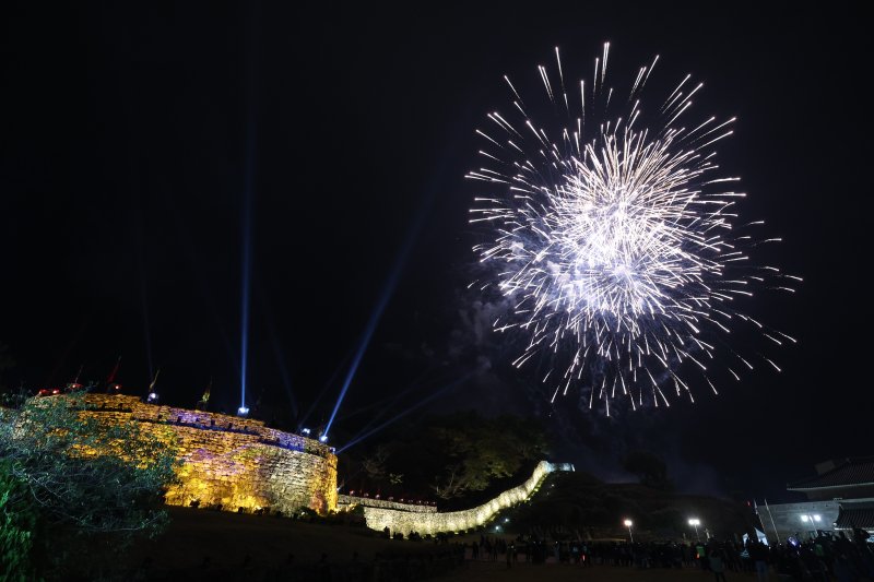 전북 고창 읍성(모양성)을 배경으로 진행되는 모양성제 자료사진. 고창군 제공