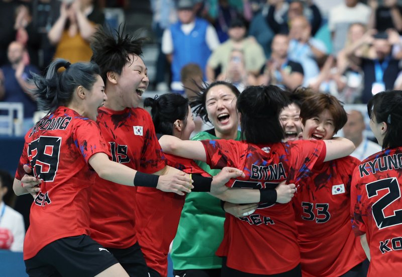 尹, 우생순 勝·사격 銀 격려 "국민에 큰 감동 줘"[파리올림픽]