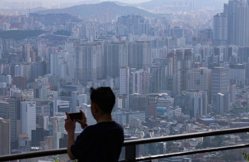 서울 중구 남산에서 바라본 서울 아파트 단지 모습. 뉴시스