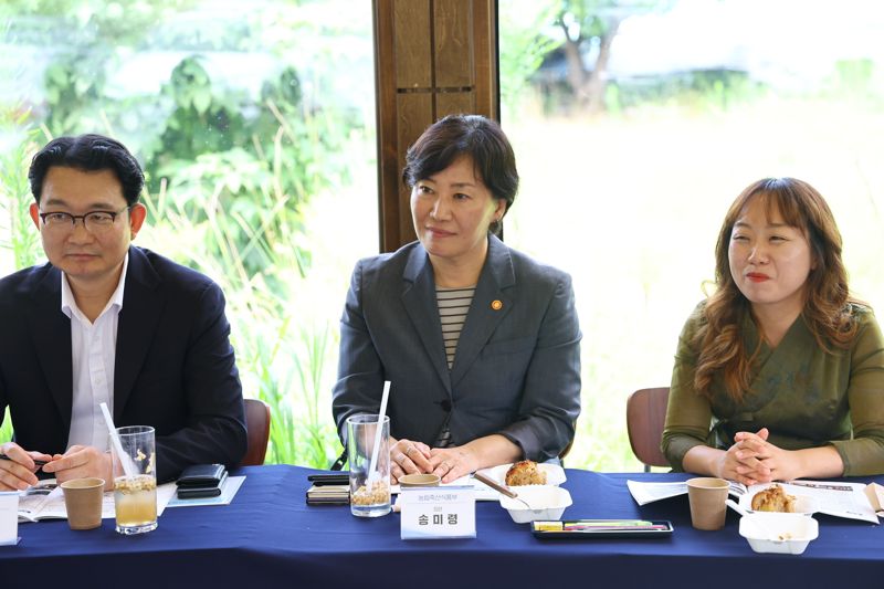 송미령 농림축산식품부 장관이 25일 충남 예산에서 열린 기자단 간담회에서 발언하고 있다. /사진=농림축산식품부