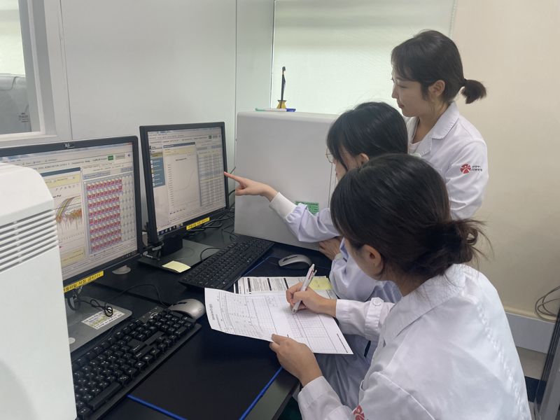 광주보건환경연구원은 협력 의료기관인 4개 안과병원의 도움을 받아 해마다 5월부터 10월까지 안과질환 의심 환자의 가검물을 분석한 결과, 안과질환의 원인병원체 검출률이 해마다 증가세를 보이고 있다며 유행성 눈병에 주의할 것을 당부했다. 광주보건환경연구원 제공