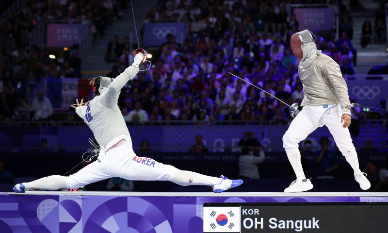 대한민국 펜싱 대표팀 오상욱 선수가 28일(한국시간) 프랑스 파리 그랑 팔레에서 열린 남자 사브르 개인 결승 경기에서 튀니지의 파레스 페르자니 선수와 맞대결을 펼치고 있다. 2024.7.28/뉴스1 ⓒ News1 박정호 기자 /사진=뉴스1