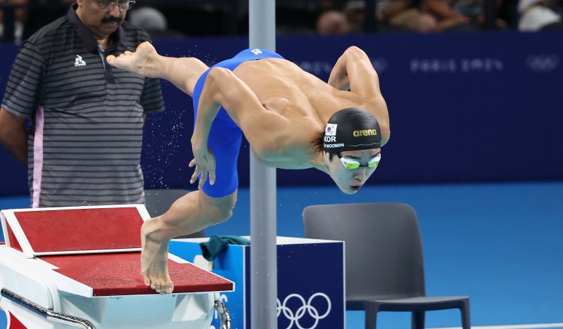 ‘400m 銅' 김우민 “피곤한데 행복~아침에 일어나 웃고 있는 나를 본다”