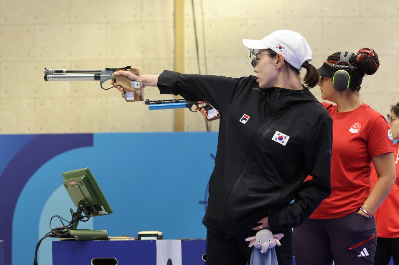 한국 사격 미쳤다... 오예진‧김예지, 10m 공기권총 금‧은 합작 쾌거! [파리올림픽]