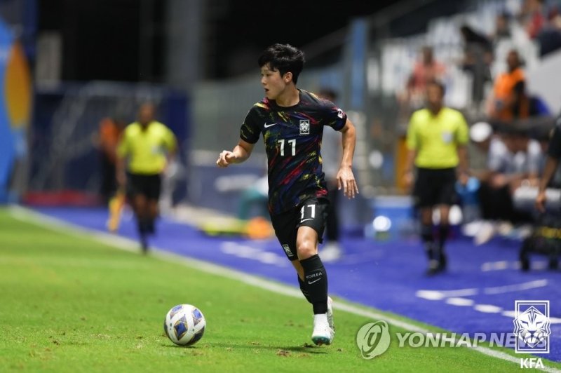 드리블하는 양민혁 드리블하는 양민혁 (서울=연합뉴스) 한국 17세 이하(U-17) 축구 대표팀이 아시아축구연맹(AFC) 아시안컵 조별리그 2차전에서 아프가니스탄을 완파하고 2연승을 내달렸다. 변성환 감독이 이끄는 한국은 19일 태국 빠툼타니 스타디움에서 열린 2023 AFC U-17 아시안컵 조별리그 B조 2차전에서 아프가니스탄을 4-0으로 제압했다. 사진은 양민혁이 드리블하는 모습. 2023.6.19 [대한축구협회 제공. 재판매 및 DB 금지] pdj6635@yna.co.kr (끝)