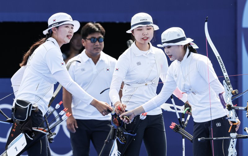 한국 여자 양궁, 슛오프 끝에 네덜란드 격파... 10연패에 한걸음 남았다