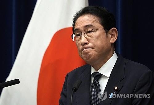 결국 퇴임 日기시다 "내가 물러나야 바뀐다. 정치불신 책임"(종합)