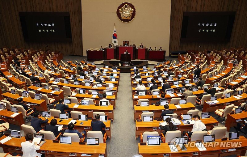 닷새째 이어지는 필리버스터 닷새째 이어지는 필리버스터 (서울=연합뉴스) 김주형 기자 = 29일 오전 국회 본회의에서 '방송 4법'인 방송문화진흥회법(방문진법) 필리버스터가 진행되고 있다. 2024.7.29 kjhpress@yna.co.kr (끝)