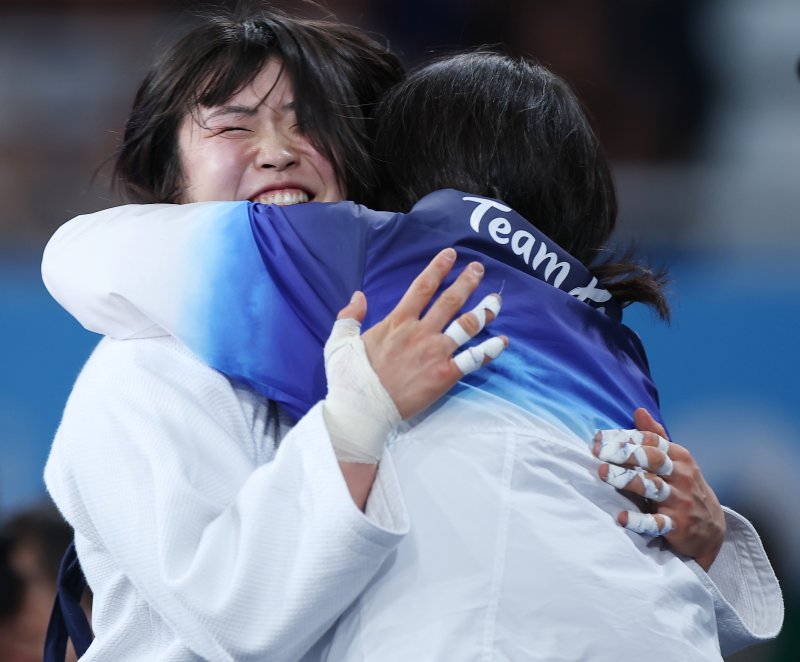 28년 만의 여자유도 금메달에 도전했지만 아쉬운 실패... 은메달을 획득한 허미미 / 사진 = 연합뉴스