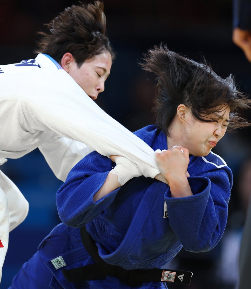 공격 시도하는 허미미 (파리=연합뉴스) 김도훈 기자 = 2024 파리올림픽 유도 여자 57kg급에 출전한 허미미가 29일(현지시간) 프랑스 파리 아레나 샹드마르스에서 열린 결승전에서 캐나다 크리스타 데구치에게 공격을 시도하고 있다. 2024.7.30 superdoo82@yna.co.kr (끝)