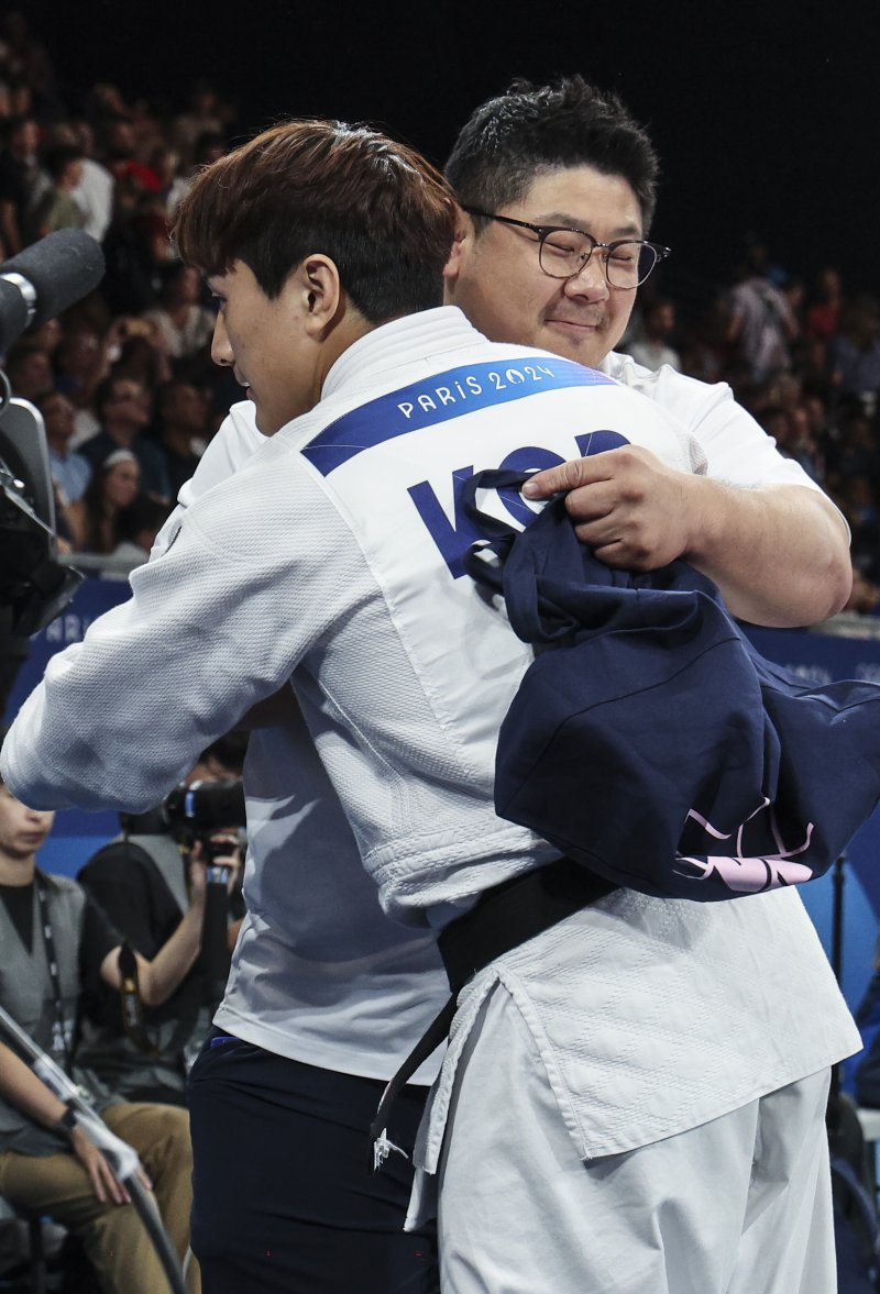 유도 이준환, 8분이 넘게 싸웠지만... 또 다시 천적에게 4강전에서 패배