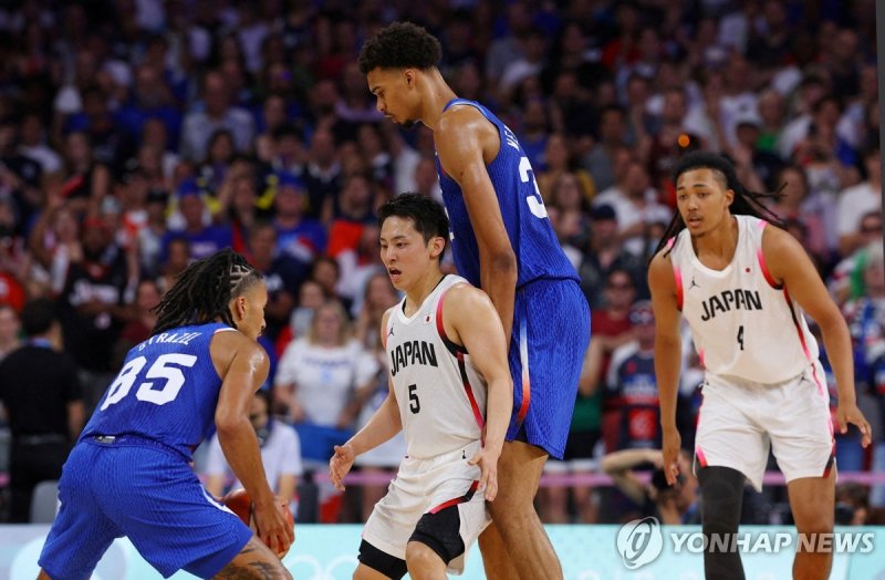 ‘신인류’ NBA 빅토르 웸반야마의 프랑스, 일본 꺾고 2연승 … 일본은 2연패