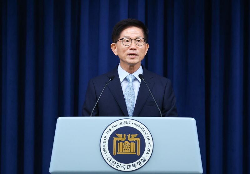 [서울=뉴시스] 최진석 기자= 고용노동부 장관 후보자로 지명된 김문수 경제사회노동위원장이 31일 서울 용산 대통령실 청사에서 지명 소감을 밝히고 있다. 2024.07.31. myjs@newsis.com