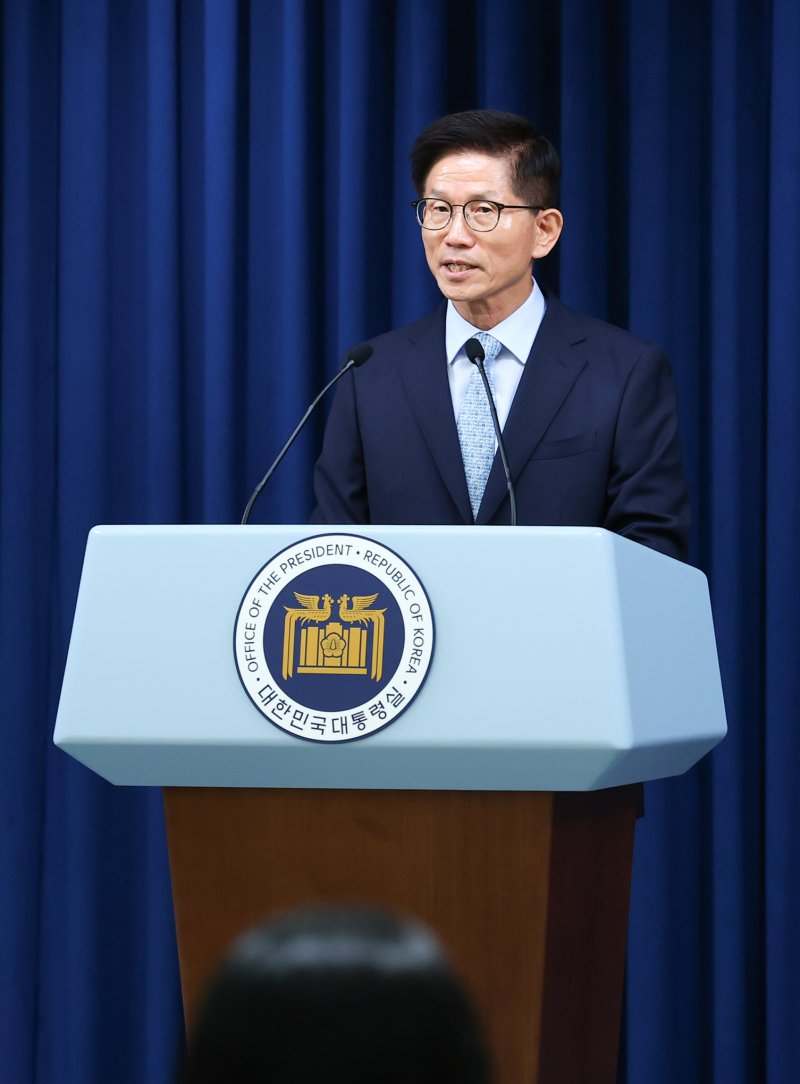 [서울=뉴시스] 최진석 기자= 고용노동부 장관 후보자로 지명된 김문수 경제사회노동위원장이 31일 서울 용산 대통령실 청사에서 지명 소감을 밝히고 있다. 2024.07.31. myjs@newsis.com