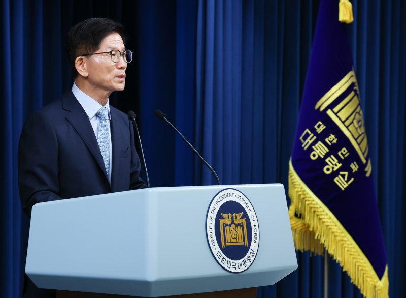 [서울=뉴시스] 최진석 기자= 고용노동부 장관 후보자로 지명된 김문수 경제사회노동위원장이 31일 서울 용산 대통령실 청사에서 지명 소감을 밝히고 있다. 2024.07.31. myjs@newsis.com
