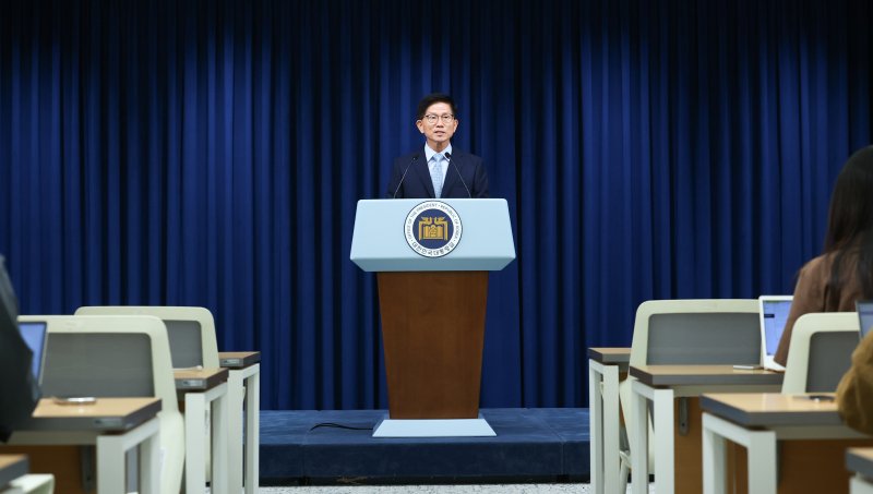 [서울=뉴시스] 최진석 기자= 고용노동부 장관 후보자로 지명된 김문수 경제사회노동위원장이 31일 서울 용산 대통령실 청사에서 지명 소감을 밝히고 있다. 2024.07.31. myjs@newsis.com