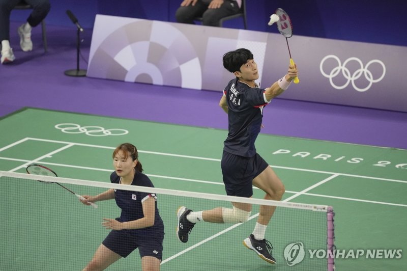 [속보] 한국 배드민턴, 혼복 ‘은메달’ 확보…준결승 한국 선수끼리 맞대결