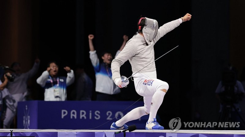 펜싱 이어 세계 랭커 4명 격파한 24위 김유진의 기적까지... “그랑팔레 너무 좋아”