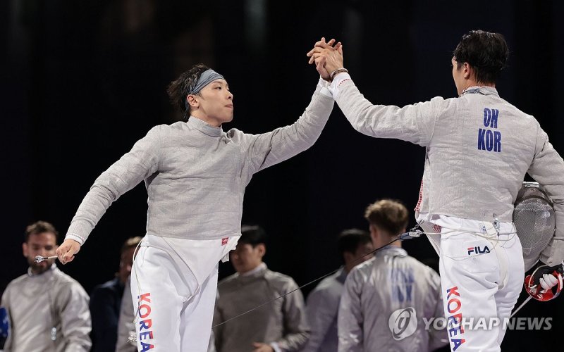 펜싱 이어 세계 랭커 4명 격파한 24위 김유진의 기적까지... “그랑팔레 너무 좋아”