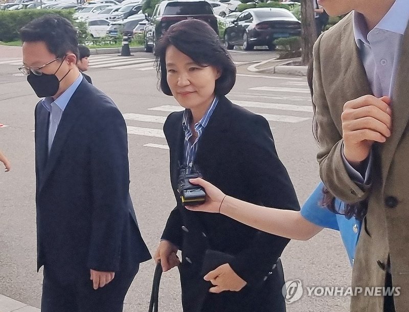 출근하는 이진숙 방송통신위원장 출근하는 이진숙 방송통신위원장 (과천=연합뉴스) 이정현 기자 = 이진숙 방송통신위원장이 1일 오전 정부과천청사 방통위 청사로 출근하고 있다. 2024.8.1 lisa@yna.co.kr (끝)