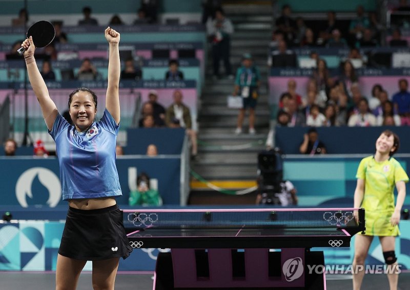 신유빈이 오늘 밤 중국 천멍을 상대로 20년만에 결승진출을 노린다 / 사진 = 연합뉴스