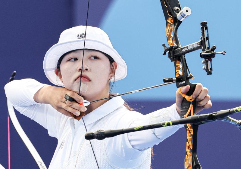 단체전 금메달 이후 개인전에서도 순항을 이어가는 임시현. 2024.7.28/뉴스1 ⓒ News1 이동해 기자