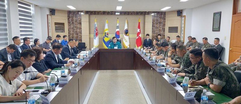 김선호 국방부차관이 2일 육군부사관학교를 방문해 국방부 및 각 군 인사관계관들과 '부사관 복무여건 개선 및 획득율 향상'을 위한 토의를 진행하고 있다.<div id='ad_body3' class='mbad_bottom' ></div> 사진=국방부 제공