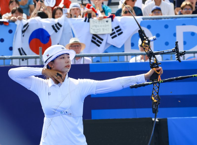 “양궁의 신 등극” 김우진‧임시현, 혼성 단체 금메달 … 올림픽 2관왕 등극 겹경사