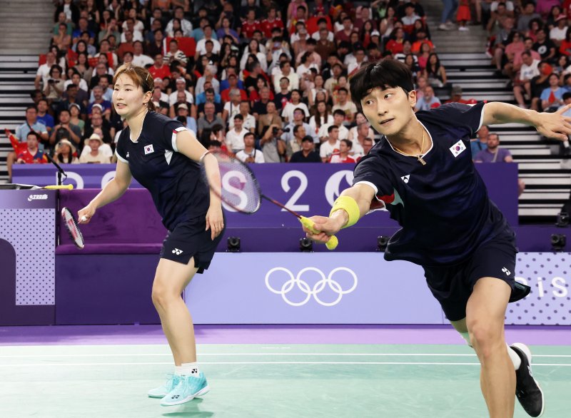 한국 배드민턴 첫 은메달을 따내는 김원호, 정나은 / 사진 = 연합뉴스