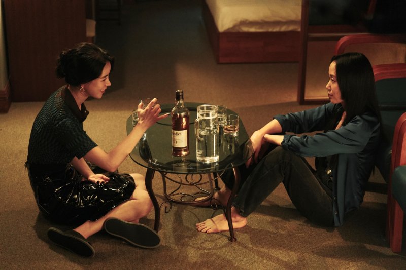 버려진 약속을 겨눈 뜨거운 총구 '리볼버'