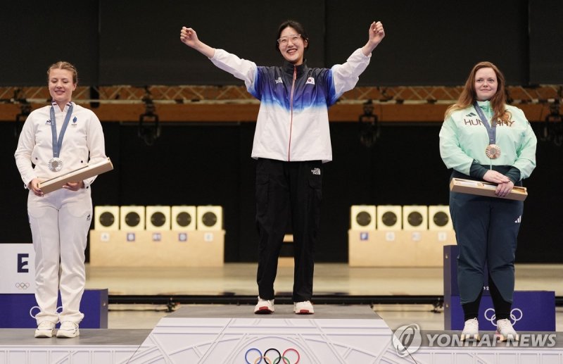 슛오프끝에 홈팀 프랑스를 꺾고 25m 권총 우승을 차지한 양지인 / 사진 = 연합뉴스