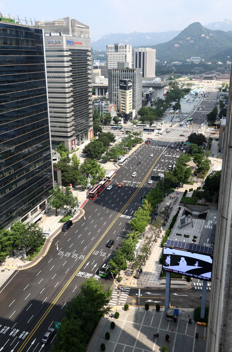 같은 날 한산한 모습을 보이는 서울 광화문 일대 연합뉴스