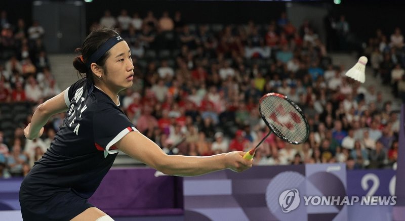 안세영 '결승 향한 스매싱' 안세영 '결승 향한 스매싱' (파리=연합뉴스) 김인철 기자 = 4일(현지시간) 프랑스 파리 포르트드 라 샤펠 아레나에서 열린 2024 파리올림픽 배드민턴 여자 단식 4강전에서 한국 안세영이 인도네시아 그레고리아 마리스카 툰중을 상대하고 있다. 2024.8.4 yatoya@yna.co.kr (끝)