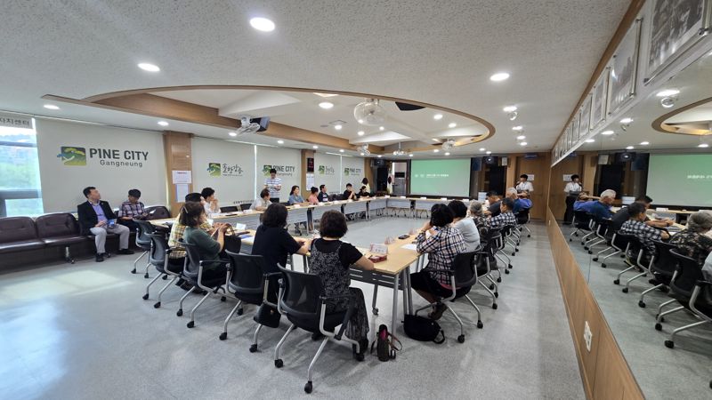 강릉시가 2026 ITS 강릉 세계총회 성공 개최를 위해 지역내 읍면동을 순회하며 홍보에 나서고 있다. 강릉시 제공